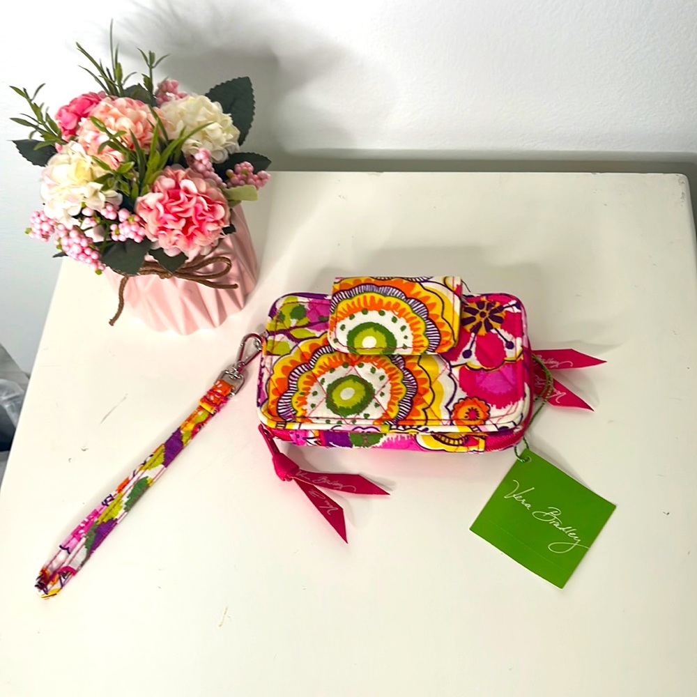 Vera Bradley Smartphone Wristlet 2.0 in print Clementine.